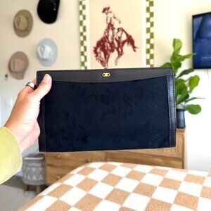 MENARD AMERICAN VINTAGE NAVY BLUE VELVET CLUTCH PURSE GOLD HARDWARE